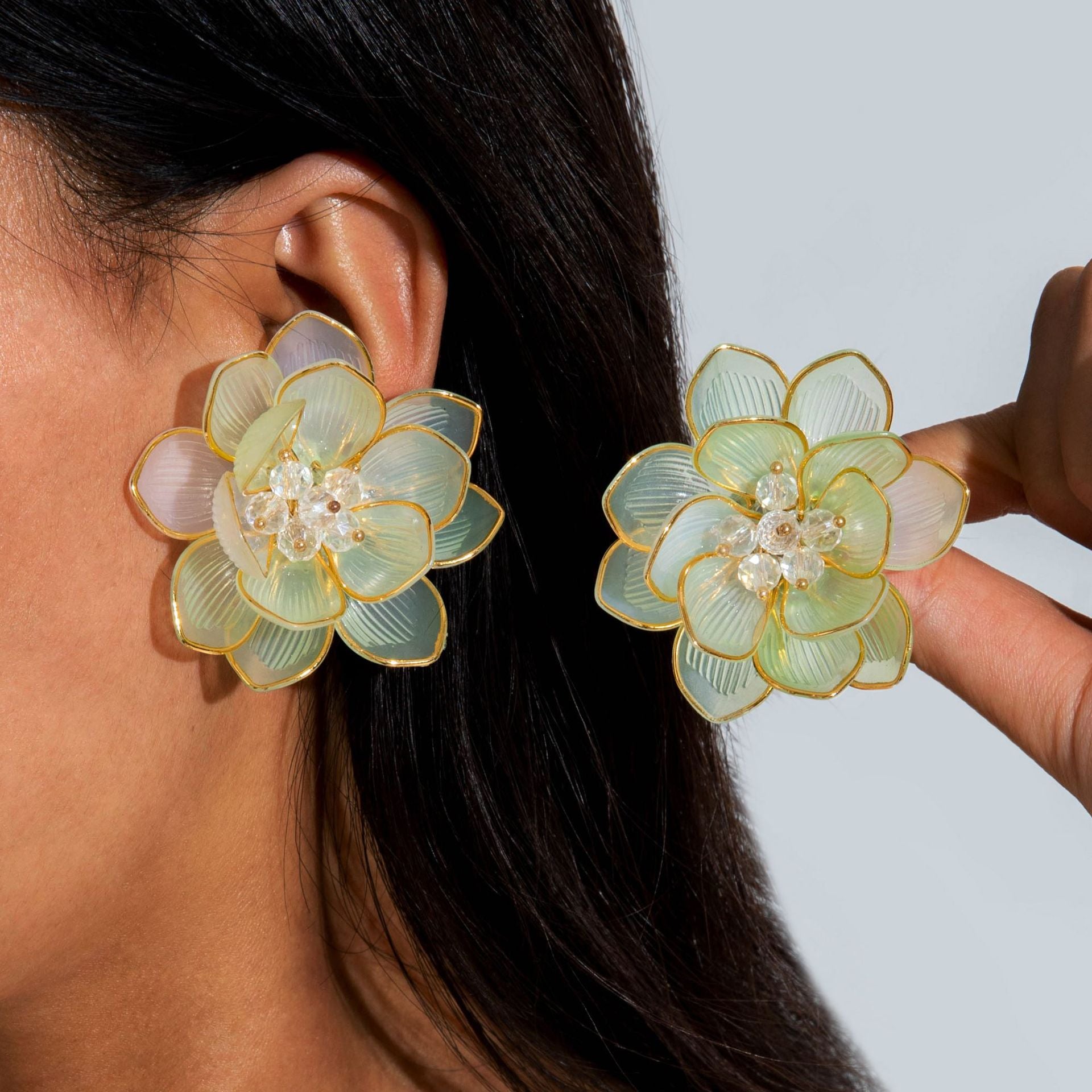 Wholesale 5pcs/pack sweet color resin petals flower earrings